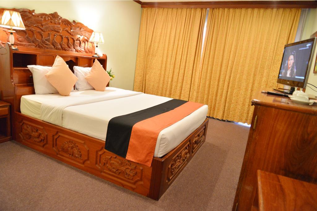 סיאם ריפ Angkor Hotel מראה חיצוני תמונה