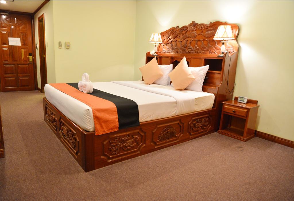 סיאם ריפ Angkor Hotel מראה חיצוני תמונה